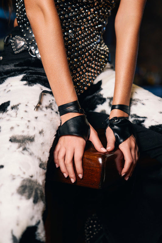 WRAPPED AROUND PU FINGERLESS GLOVES